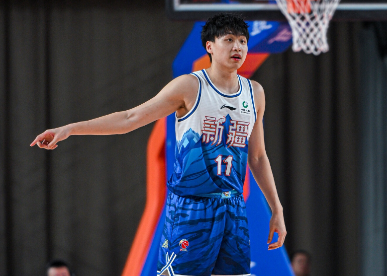 新疆大胜天津豪取2连胜：齐麟22+5+4辛普森19+7+9 杨20分